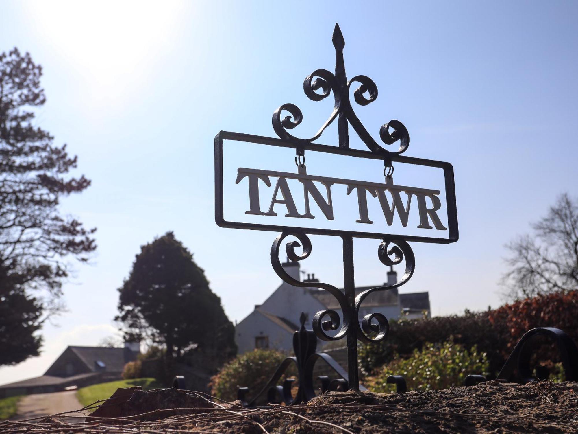 Tan Twr Farm Cottage Dwyran Exteriör bild